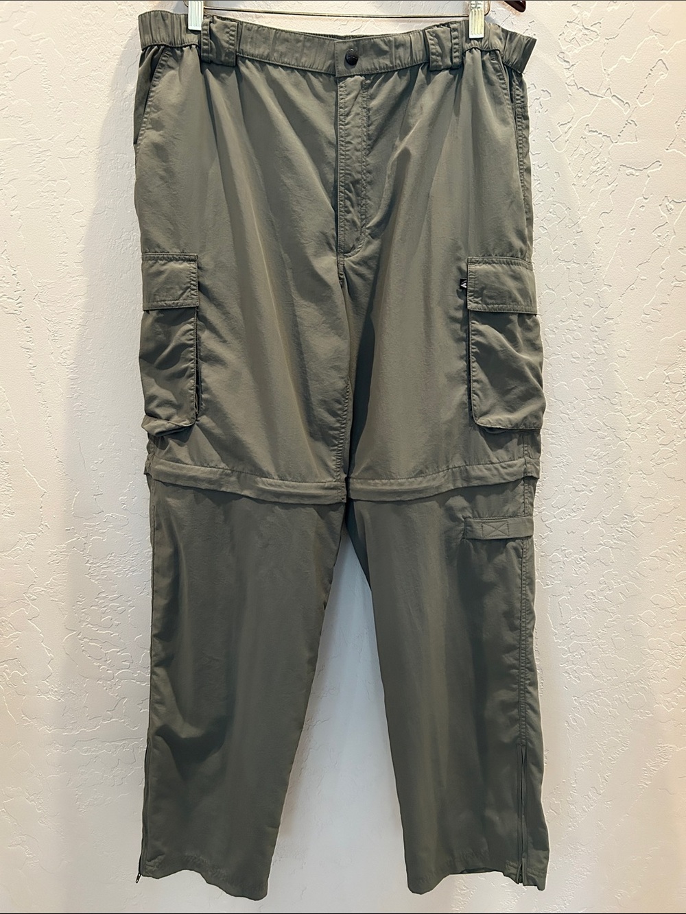 White Sierra convertible zip-off pants, size L